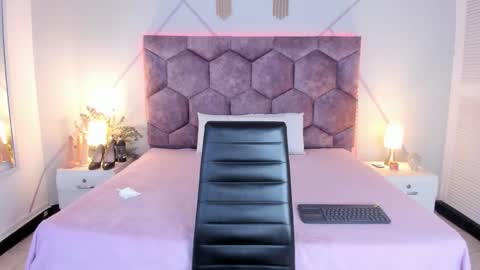 _aurora_collins_ online show from February 19, 2026, 1:40 pm