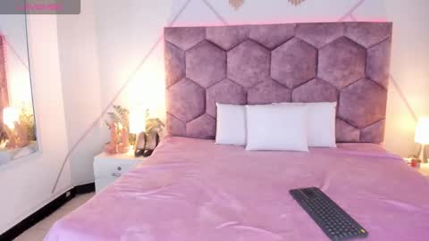 _aurora_collins_ online show from February 27, 2026, 1:22 pm