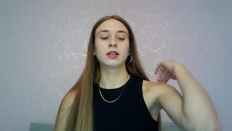 _aurora_sweet online show from October 8, 2025, 7:50 am