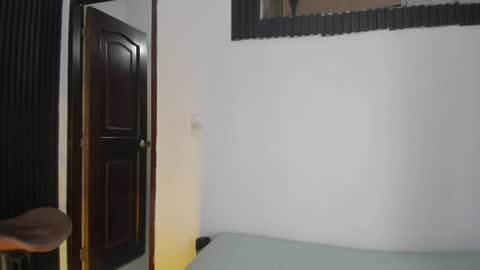 _axel_09 online show from May 16, 2026, 10:36 am