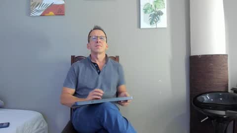 _axelking_ online show from November 24, 2025, 11:21 am