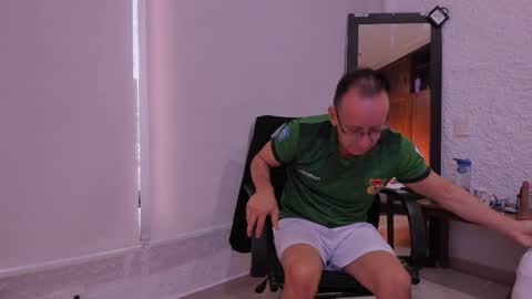 _axelking_ online show from December 15, 2025, 11:25 am