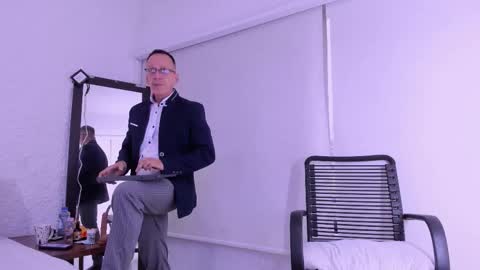 _axelking_ online show from February 3, 2026, 11:37 am