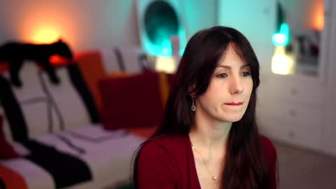 Lili online show from December 17, 2025, 5:35 am