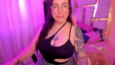Angie  Independent model online show from October 9, 2025, 2:04 pm