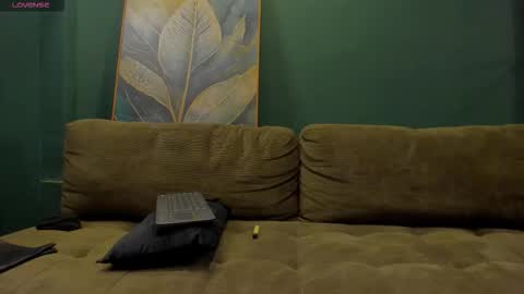 _bunny_boy_ online show from November 21, 2025, 8:51 pm