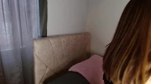 Snapshot of _camilaaa__ chatting on March 5, 2025, 3:18 pm online show from March 5, 2025, 3:18 pm