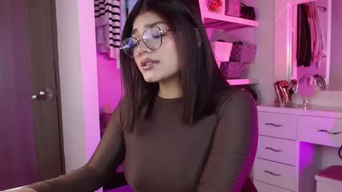 Snapshot of _camilaaa__ chatting on September 14, 2025, 5:50 am online show from September 14, 2025, 5:50 am