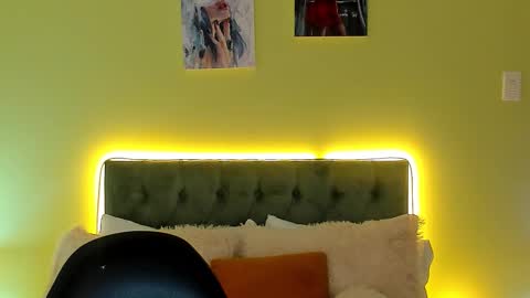 Charlote online show from November 26, 2025, 7:59 pm