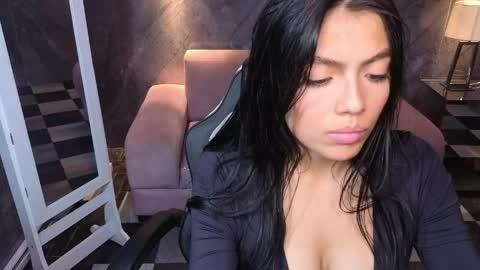 Snapshot of _charlottee_b chatting on May 29, 2026, 1:47 am _charlottee_b online show from May 29, 2026, 1:47 am