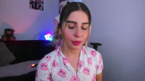  Chloe  online show from November 3, 2025, 10:42 pm