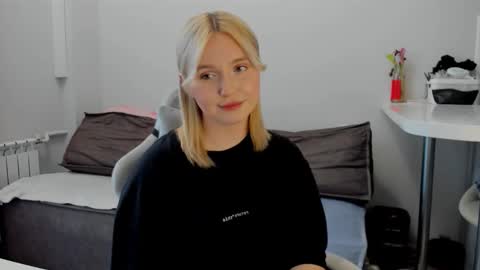 Snapshot of _dewpoint_ chatting on September 13, 2025, 10:37 am Ri   online show from September 13, 2025, 10:37 am