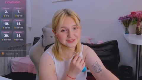 Snapshot of _dewpoint_ chatting on September 17, 2025, 6:31 pm Ri   online show from September 17, 2025, 6:31 pm