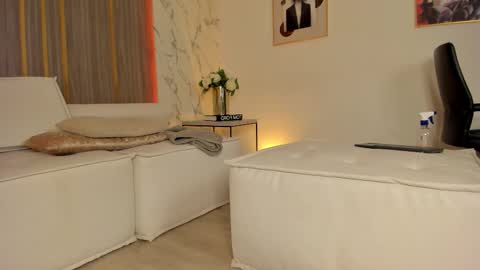 Snapshot of _dollargirl_ chatting on March 10, 2026, 1:05 pm Abril online show from March 10, 2026, 1:05 pm