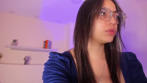 Snapshot of _dollargirl_ chatting on April 16, 2026, 12:44 am Abril online show from April 16, 2026, 12:44 am