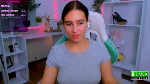 Lizzy  online show from November 25, 2025, 10:43 pm