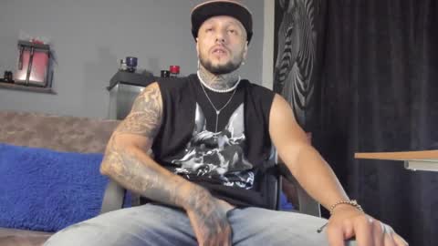 Snapshot of _emilio_escobar chatting on December 5, 2024, 10:01 am Emilio online show from December 5, 2024, 10:01 am