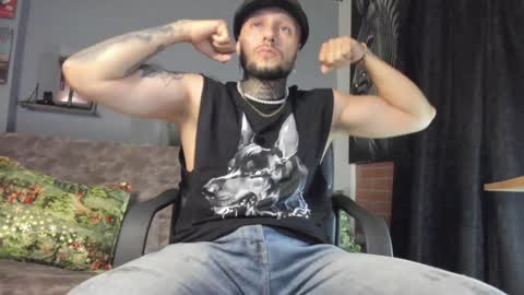 Snapshot of _emilio_escobar chatting on December 7, 2024, 10:01 am Emilio online show from December 7, 2024, 10:01 am