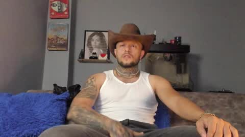 Snapshot of _emilio_escobar chatting on January 25, 2025, 10:29 am Emilio online show from January 25, 2025, 10:29 am