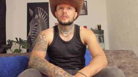 Snapshot of _emilio_escobar chatting on February 3, 2025, 10:25 am Emilio online show from February 3, 2025, 10:25 am