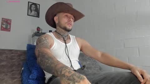 Snapshot of _emilio_escobar chatting on February 26, 2025, 10:04 am Emilio online show from February 26, 2025, 10:04 am