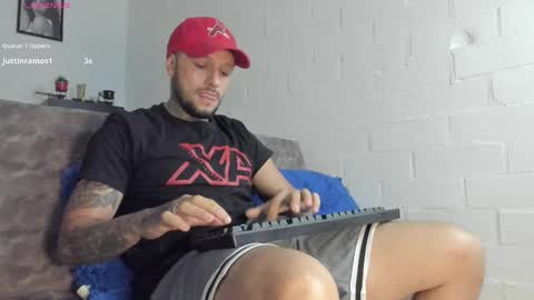 Snapshot of _emilio_escobar chatting on March 4, 2025, 10:02 am Emilio online show from March 4, 2025, 10:02 am
