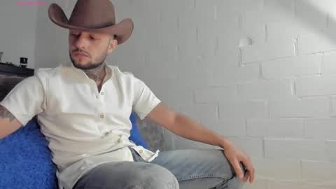 Snapshot of _emilio_escobar chatting on March 5, 2025, 10:00 am Emilio online show from March 5, 2025, 10:00 am