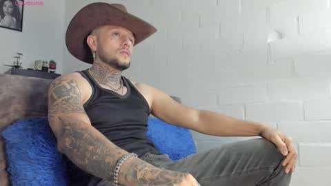 Snapshot of _emilio_escobar chatting on March 12, 2025, 10:05 am Emilio online show from March 12, 2025, 10:05 am