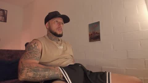 Snapshot of _emilio_escobar chatting on October 20, 2025, 9:32 am Emilio online show from October 20, 2025, 9:32 am