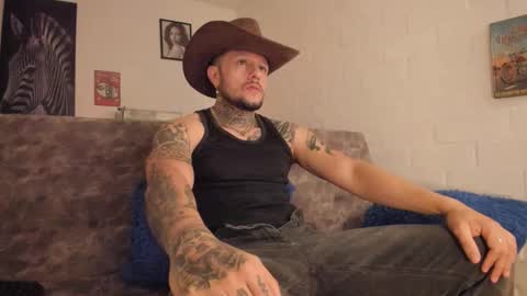 Snapshot of _emilio_escobar chatting on November 21, 2025, 9:19 am Emilio online show from November 21, 2025, 9:19 am