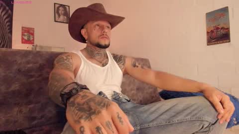 Snapshot of _emilio_escobar chatting on December 2, 2025, 10:31 am Emilio online show from December 2, 2025, 10:31 am