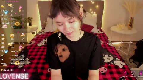 _emily__strike_ online show from April 12, 2026, 1:32 am