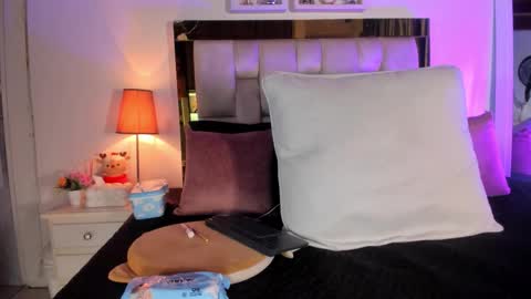 Isabella online show from January 6, 2026, 12:09 pm