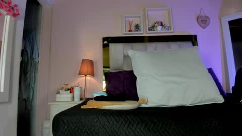 Isabella online show from April 25, 2026, 12:08 pm