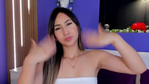 _emmawalka online show from November 20, 2025, 6:51 pm