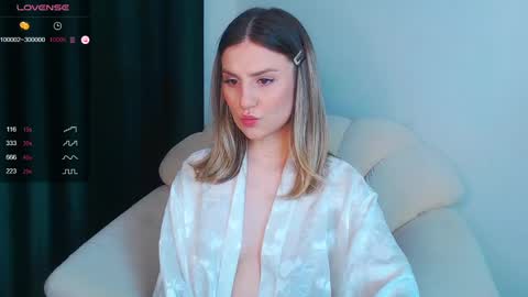 Snapshot of _esmeraldiyaa_ chatting on January 6, 2025, 7:35 pm _esmeraldiyaa_ online show from January 6, 2025, 7:35 pm