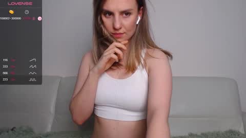 Snapshot of _esmeraldiyaa_ chatting on January 23, 2025, 12:04 am _esmeraldiyaa_ online show from January 23, 2025, 12:04 am