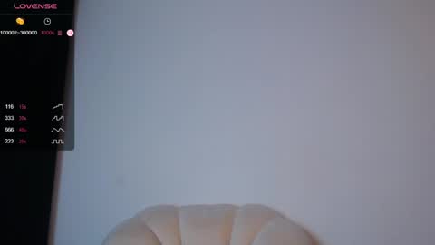 Snapshot of _esmeraldiyaa_ chatting on February 16, 2025, 10:10 pm _esmeraldiyaa_ online show from February 16, 2025, 10:10 pm