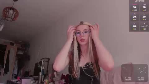 Snapshot of _eva_pleasure_ chatting on April 30, 2026, 8:31 am Eva online show from April 30, 2026, 8:31 am