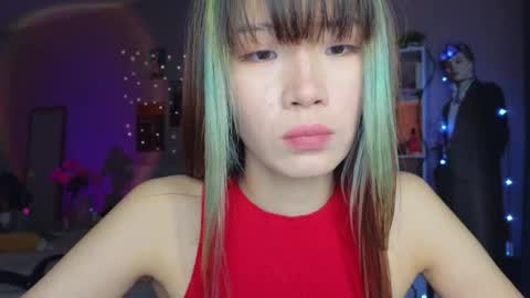 EveEva online show from November 11, 2025, 2:33 am