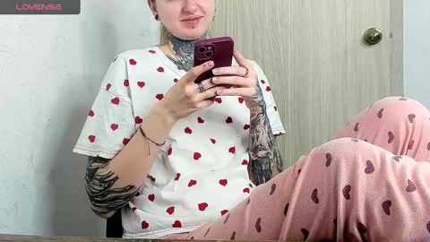 Alis online show from March 2, 2025, 6:40 pm