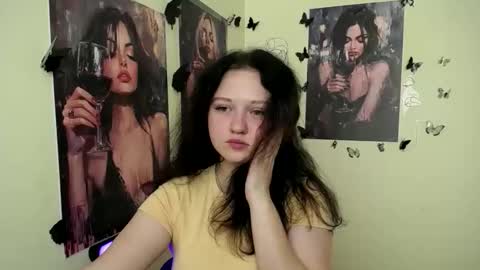 Snapshot of _foxy_lady chatting on September 15, 2025, 6:02 am Alice online show from September 15, 2025, 6:02 am