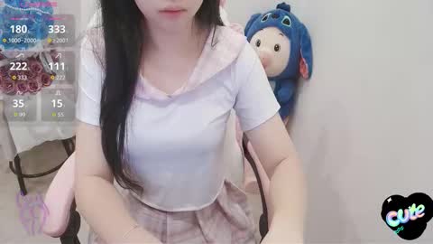 Snapshot of _girlcute_ chatting on October 19, 2025, 1:34 pm Anna online show from October 19, 2025, 1:34 pm