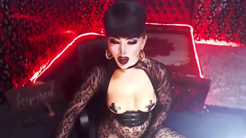 Snapshot of _hailyourqueenx chatting on January 19, 2025, 1:10 am GoDDess  Chloe online show from January 19, 2025, 1:10 am