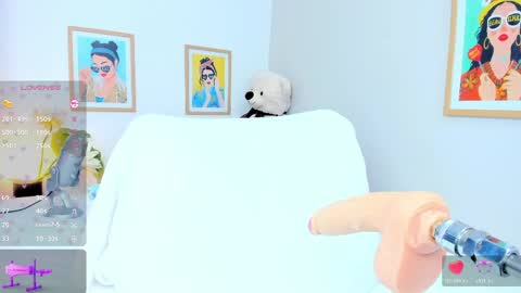 _jasminnee_ online show from April 6, 2026, 2:07 pm