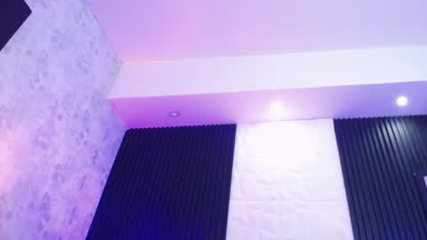 Mia online show from December 14, 2024, 5:14 pm