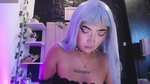 Mia online show from January 24, 2025, 6:14 pm