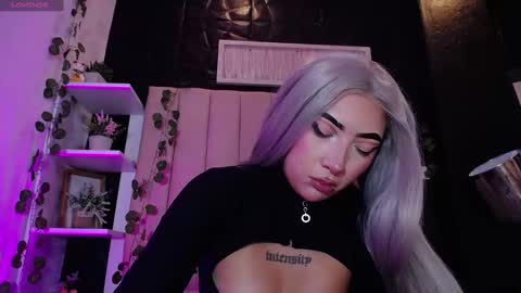 Mia online show from February 12, 2025, 5:37 pm