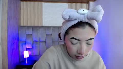 Mia online show from September 25, 2025, 1:59 pm