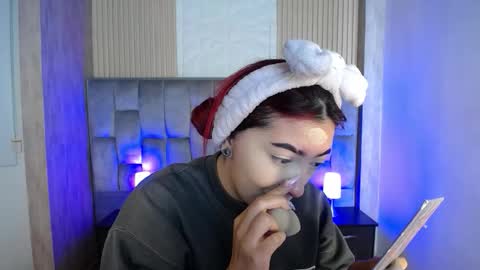 Mia online show from September 26, 2025, 1:15 pm